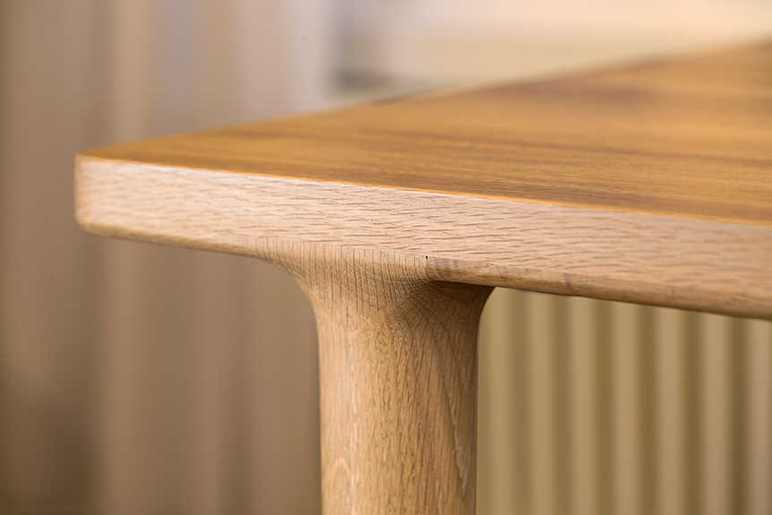 Pöydän plastinen muotoilu tanskalaisen designin hengessä